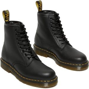 Doc Martens genuine black leather boots EUC